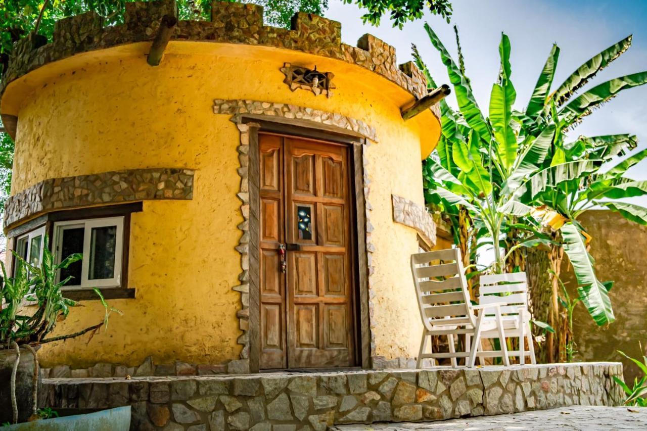 Kokrobite Gardens Restaurant And Guest House Esterno foto
