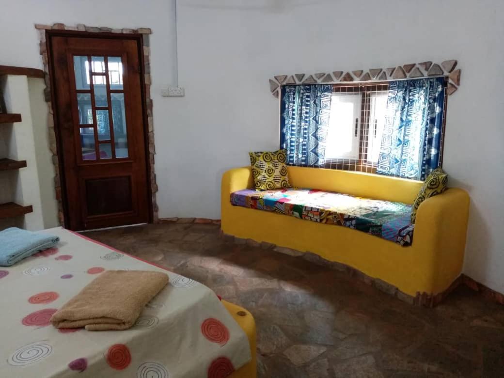 Kokrobite Gardens Restaurant And Guest House Esterno foto