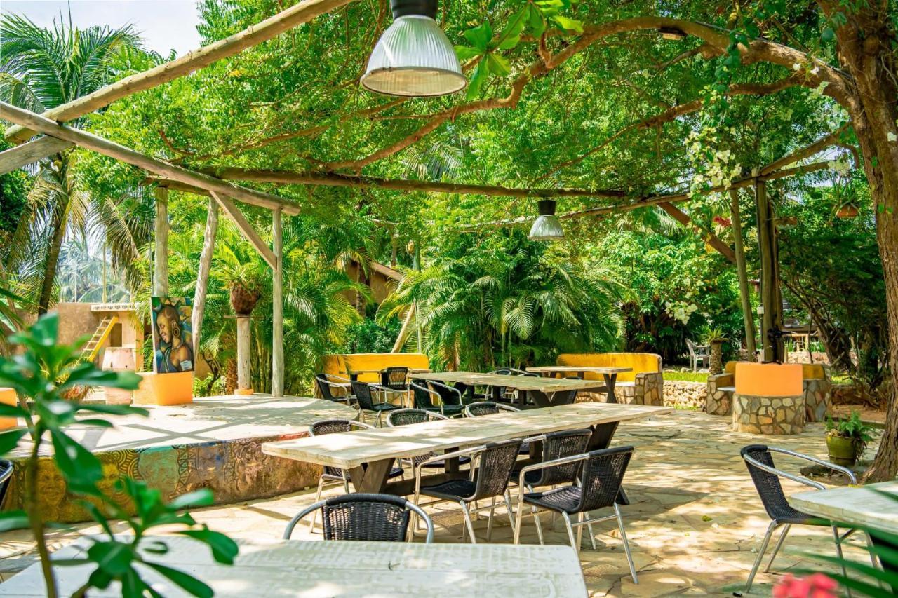 Kokrobite Gardens Restaurant And Guest House Esterno foto