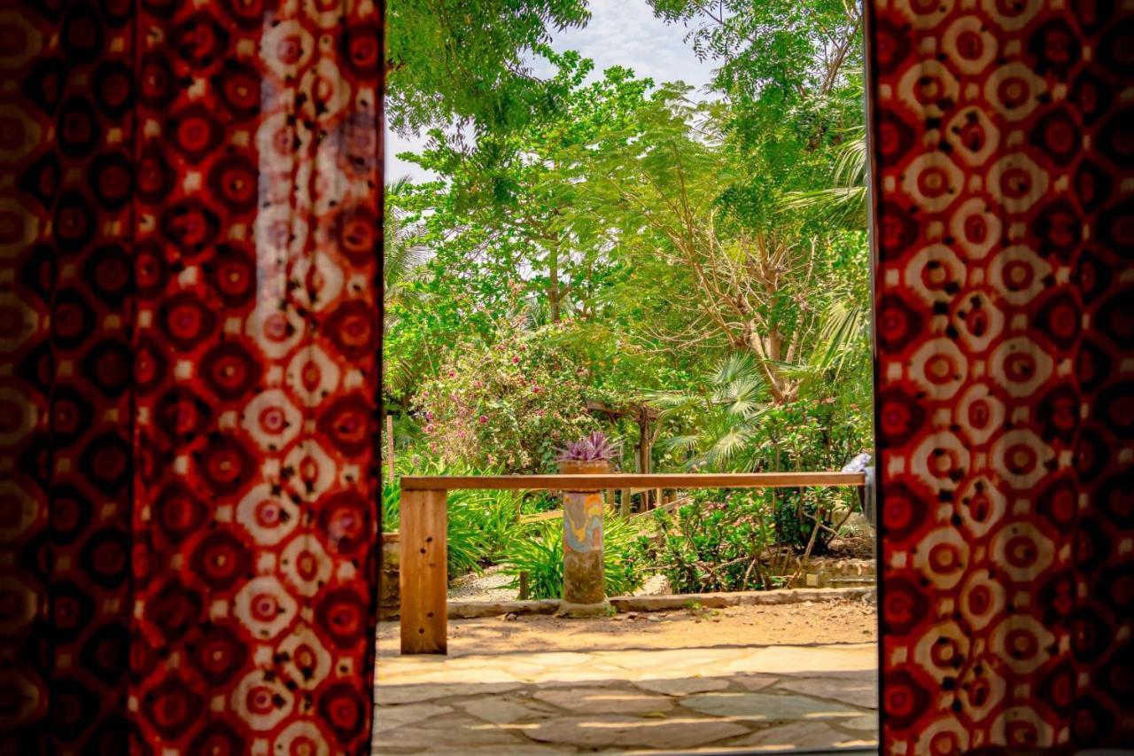 Kokrobite Gardens Restaurant And Guest House Esterno foto