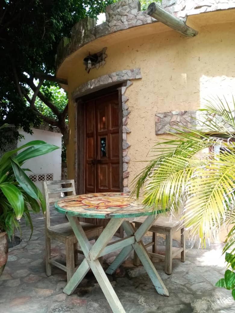 Kokrobite Gardens Restaurant And Guest House Esterno foto